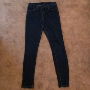 Dark, high wasted Skinny Jeans